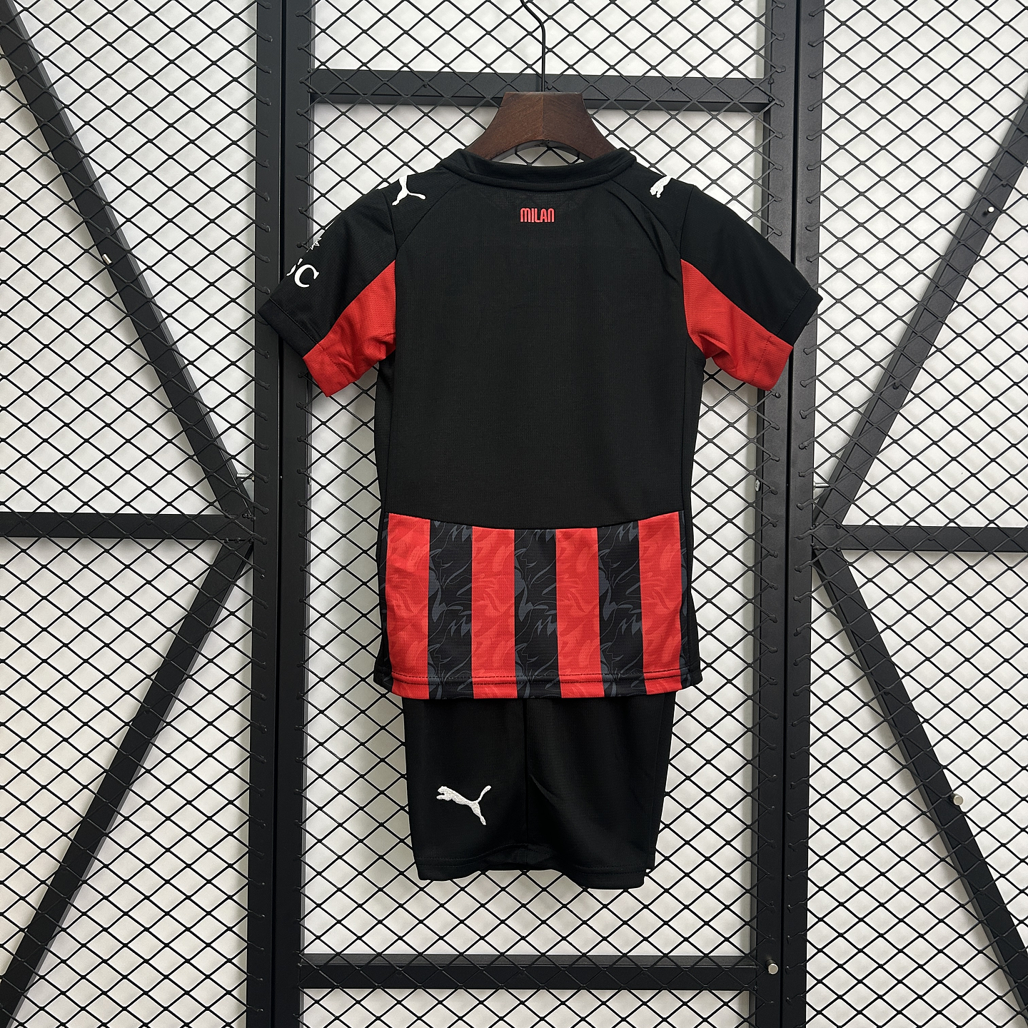 Milan Equipamento Principal Kit Criança 2025/26 2