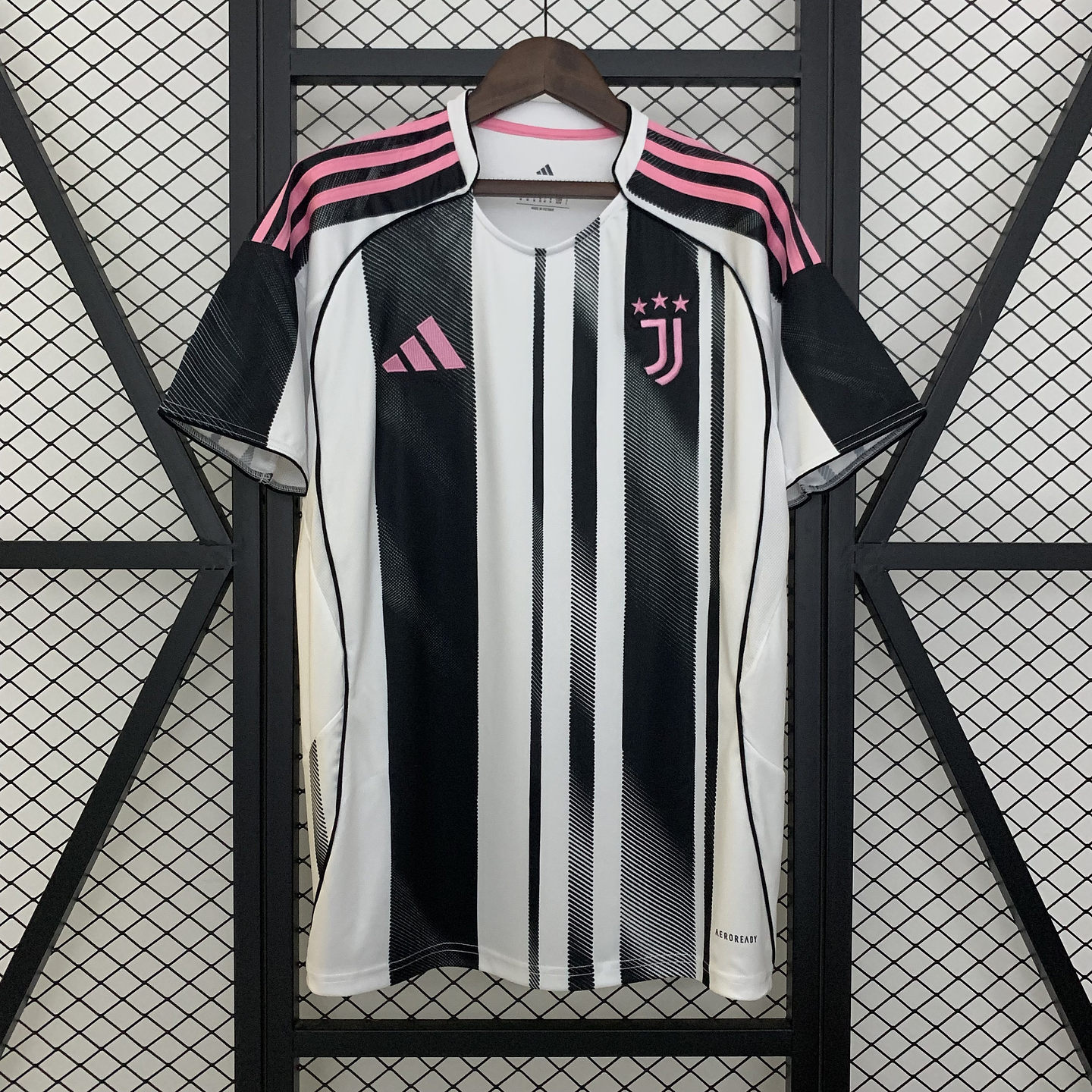 Juventus Equipamento Principal 2025/26 1