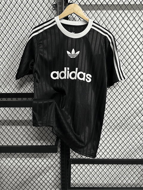 Adidas T-Shirt