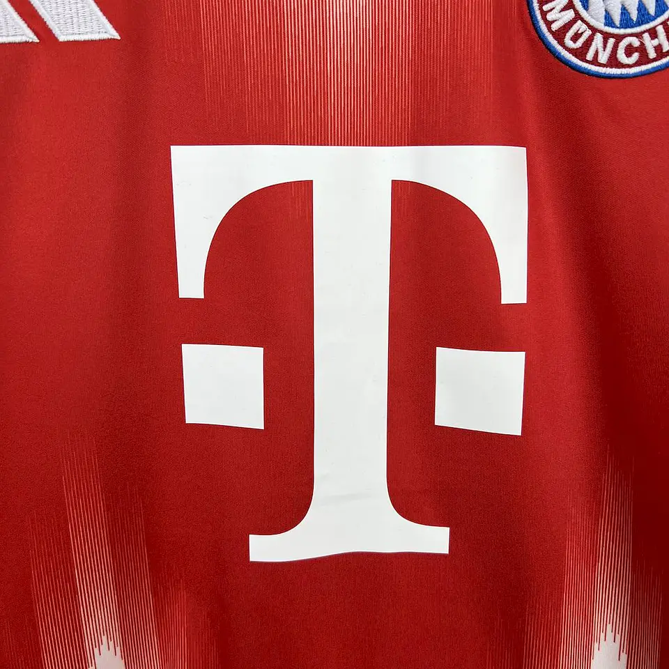 Bayern Munich Equipamento Principal 2025/26 5