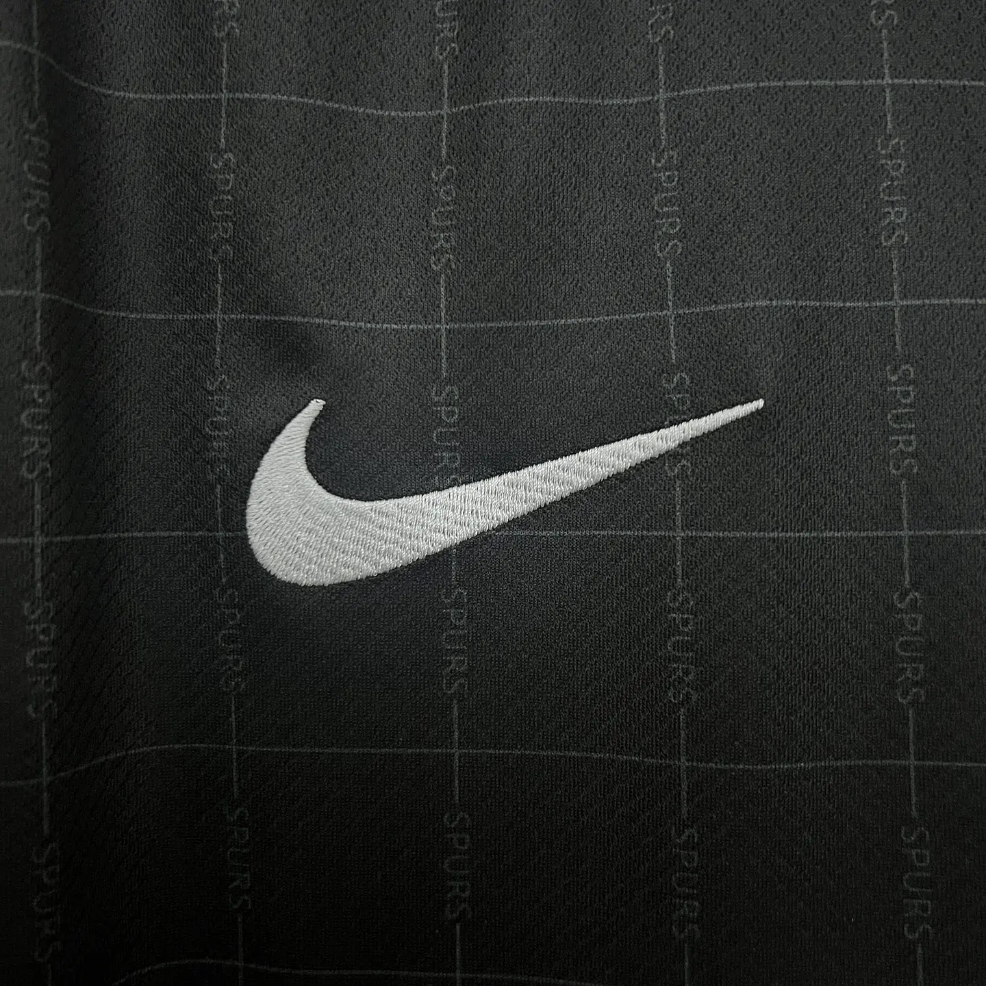 Tottenham Equipamento Alternativo 2025/26 4