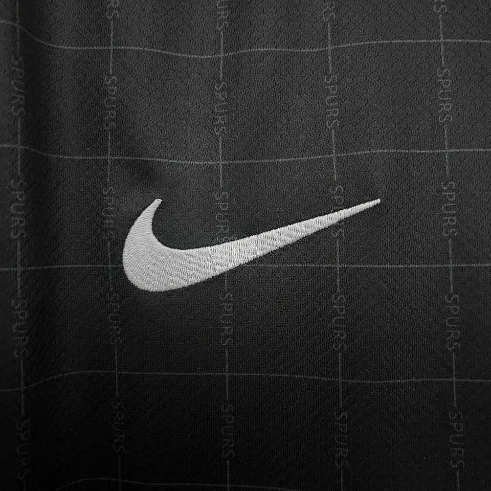 Tottenham Equipamento Alternativo 2025/26 4