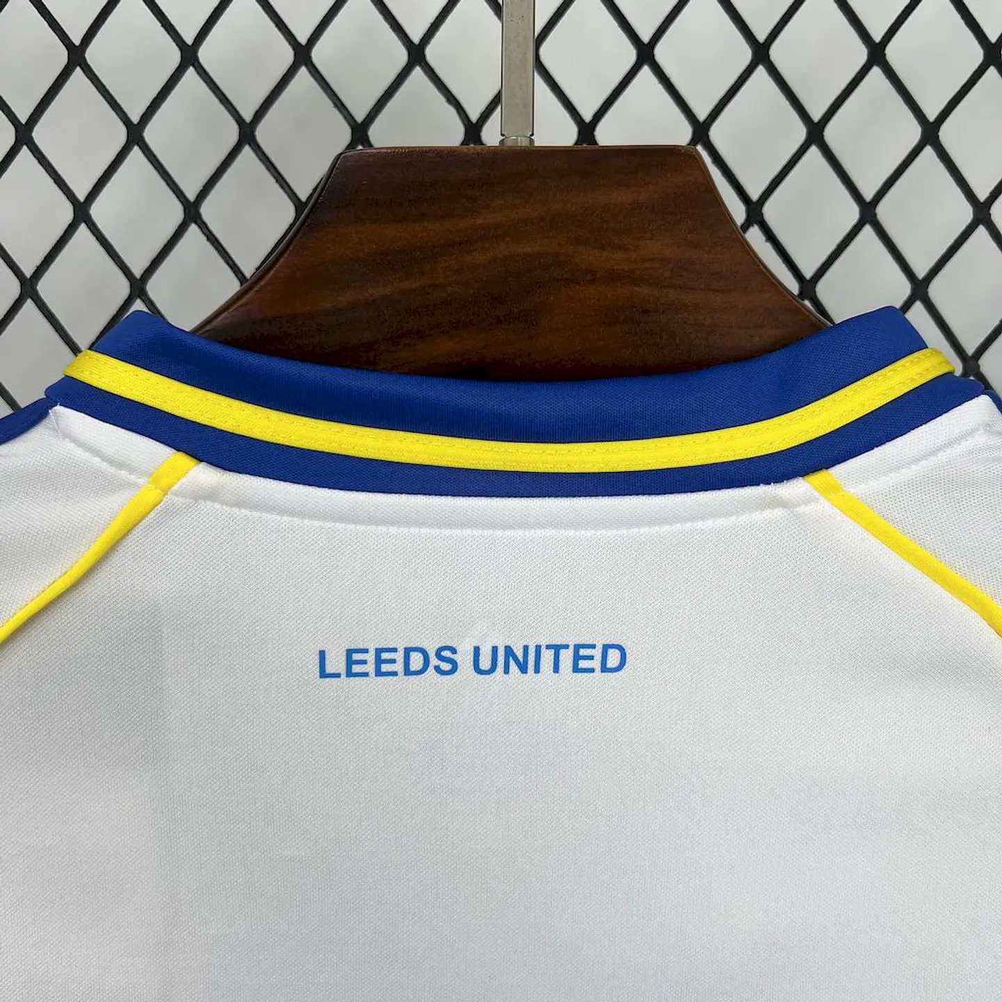 Leeds Equipamento Principal 2025/26 6