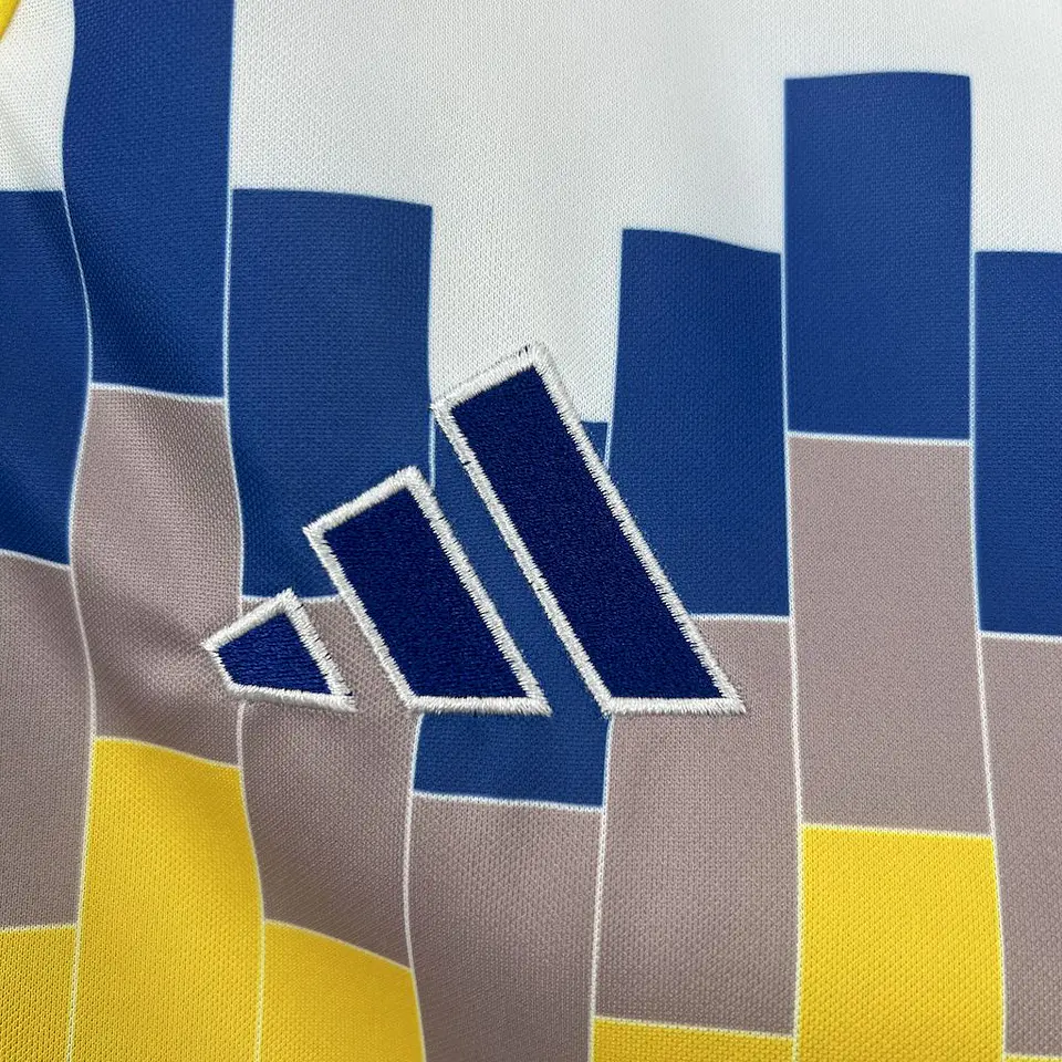 Leeds Equipamento Principal 2025/26 4