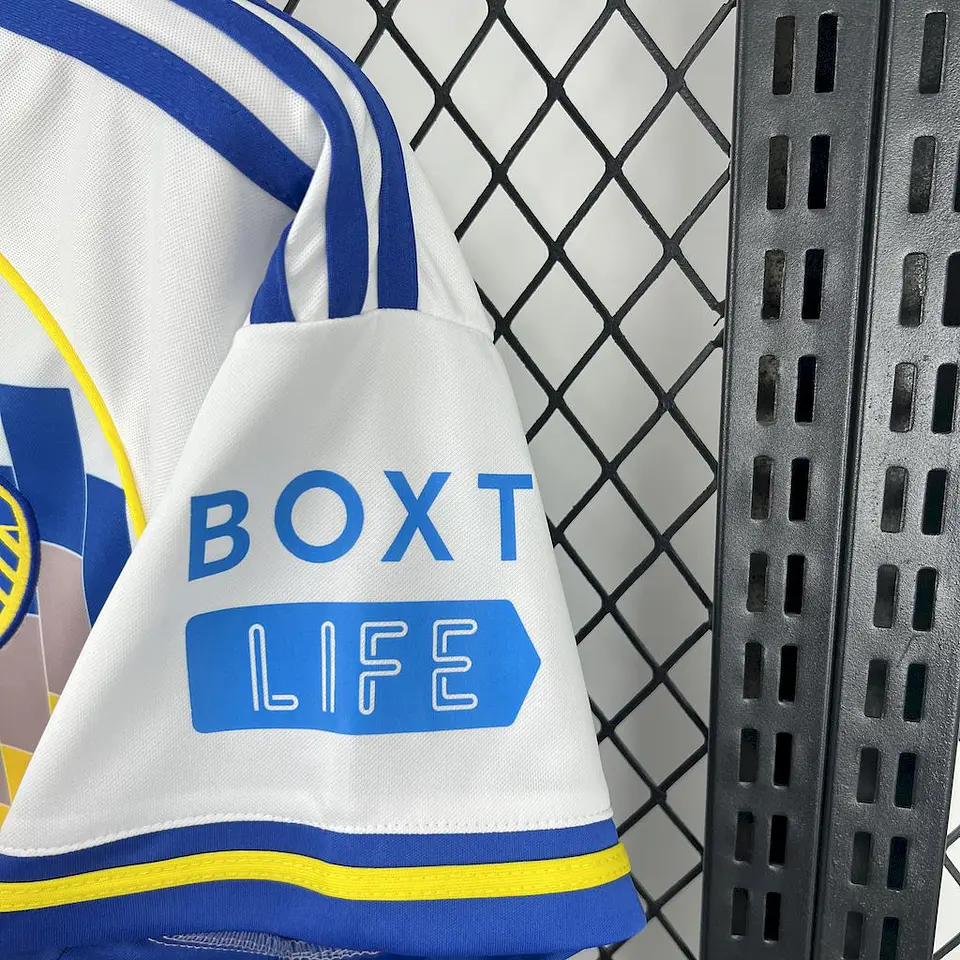 Leeds Equipamento Principal 2025/26 8