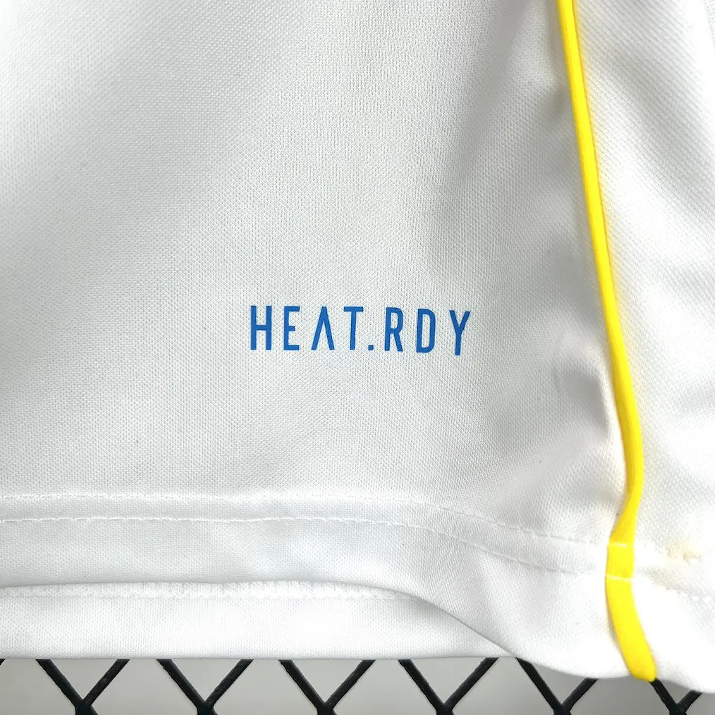 Leeds Equipamento Principal 2025/26 10