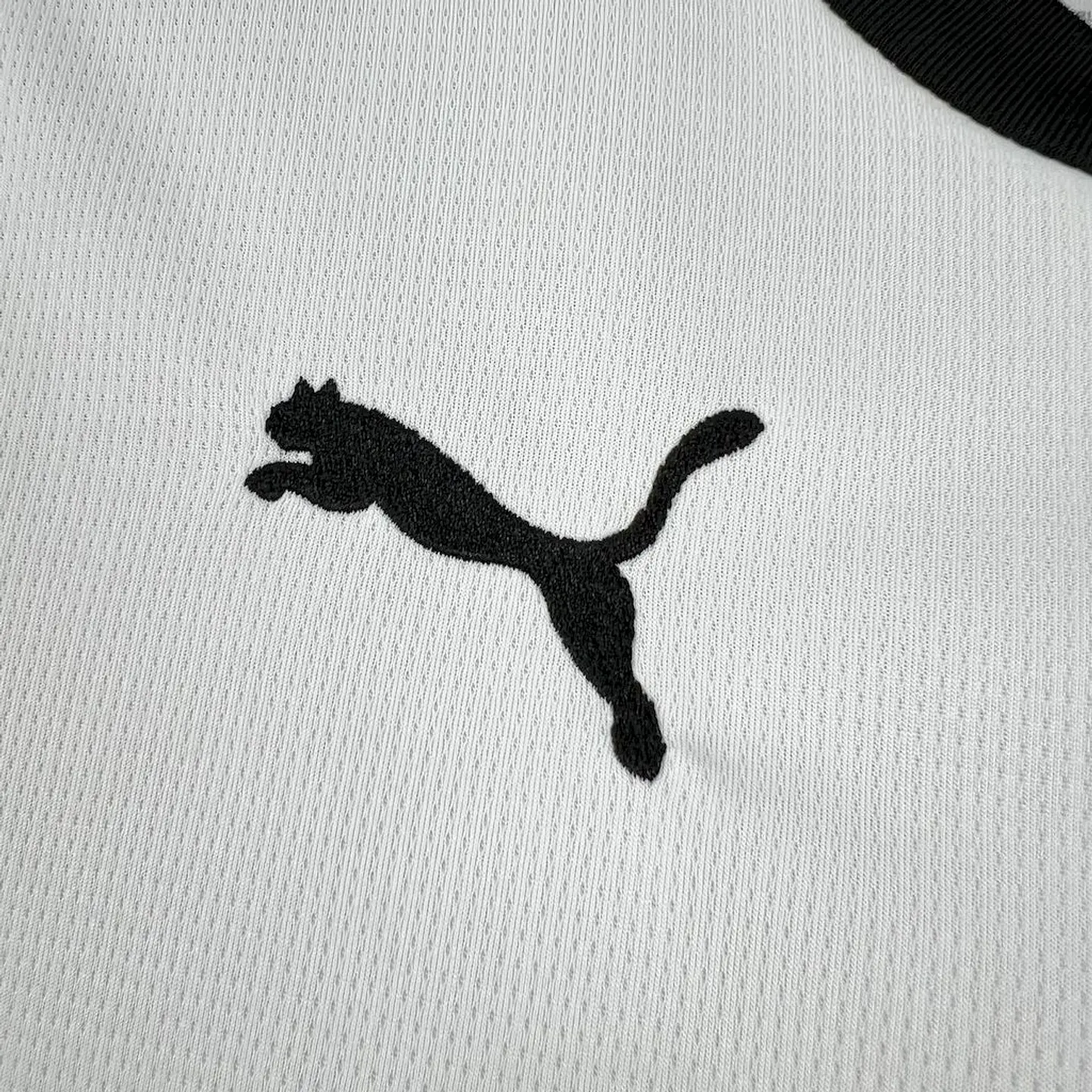 Mönchengladbach Equipamento Principal 2025/26 4