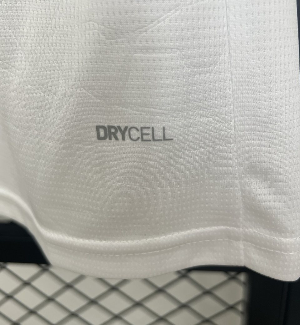 Valência Equipamento Principal 2025/26 9