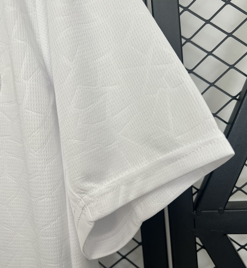 Valência Equipamento Principal 2025/26 11