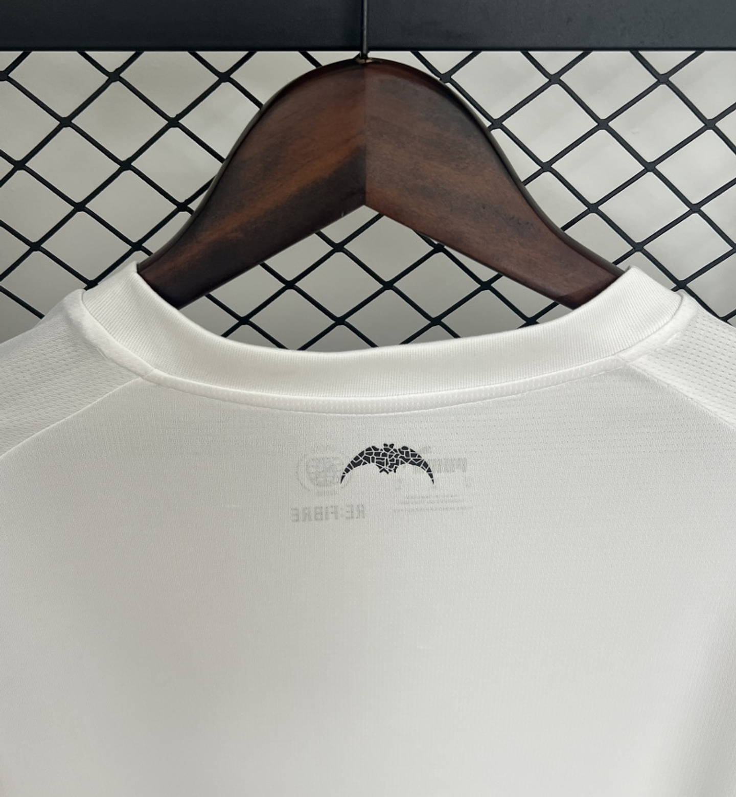 Valência Equipamento Principal 2025/26 6