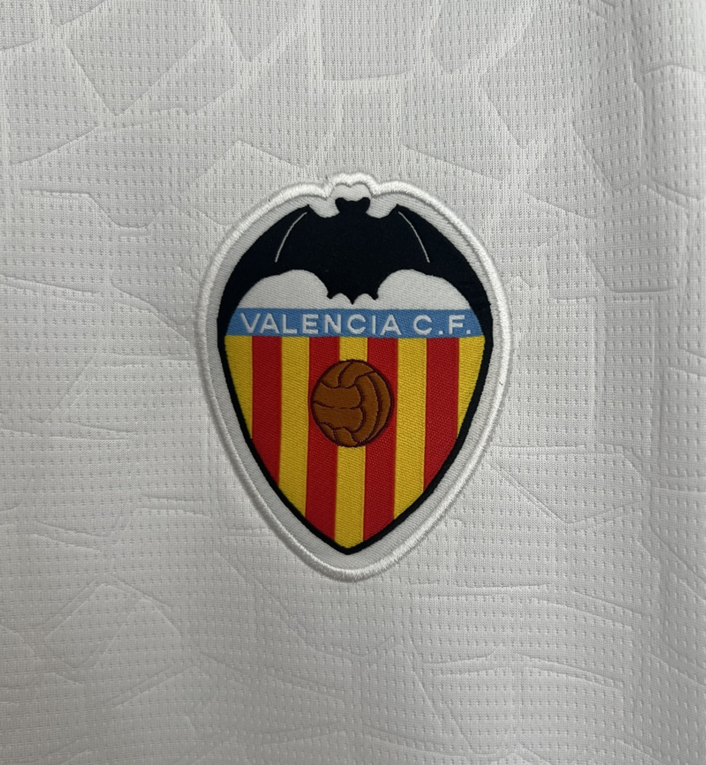 Valência Equipamento Principal 2025/26 3