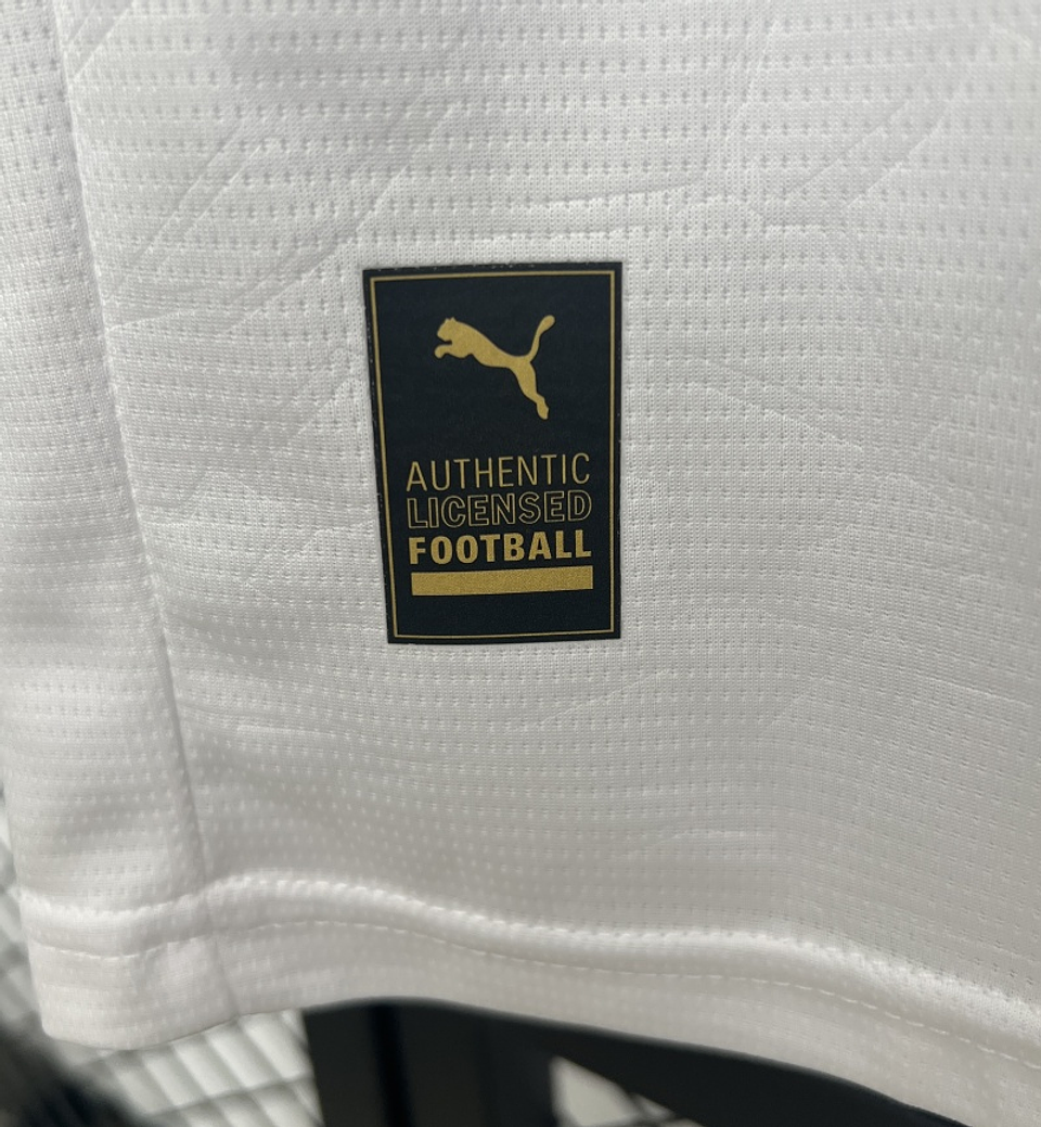 Valência Equipamento Principal 2025/26 10