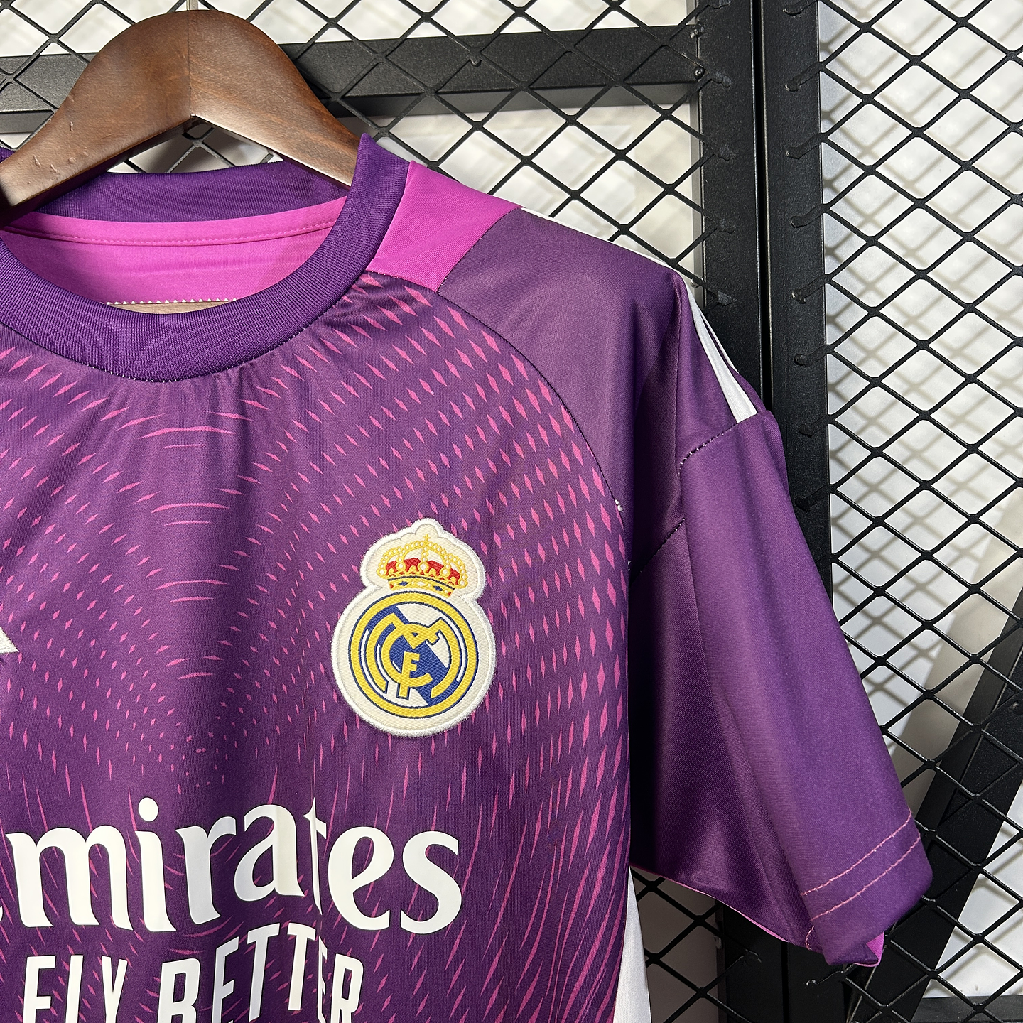 Real Madrid Equipamento Guarda-Redes 2025/26 8