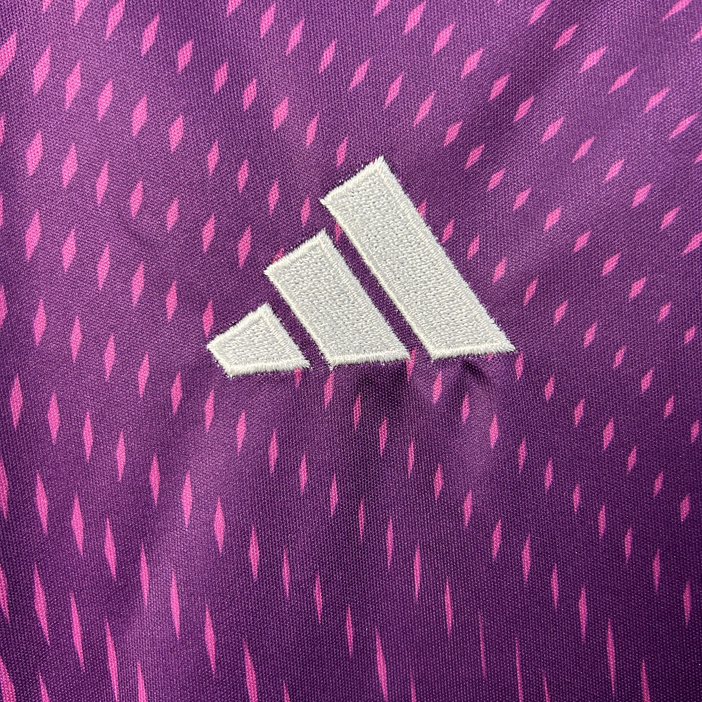 Real Madrid Equipamento Guarda-Redes 2025/26 4