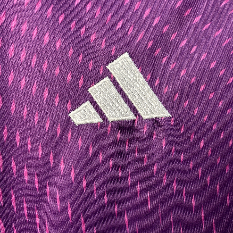 Real Madrid Equipamento Guarda-Redes 2025/26 4