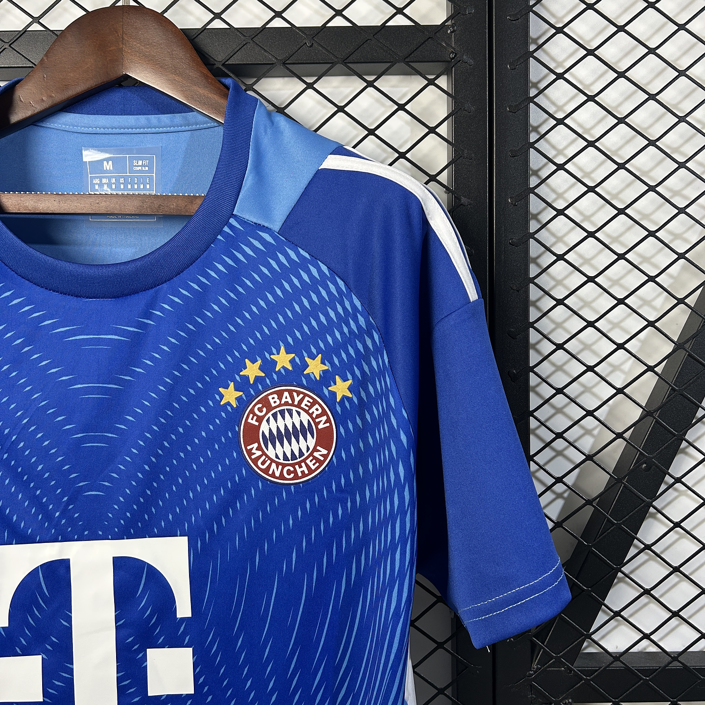 Bayern Munich Equipamento Guarda-Redes 2025/26 6