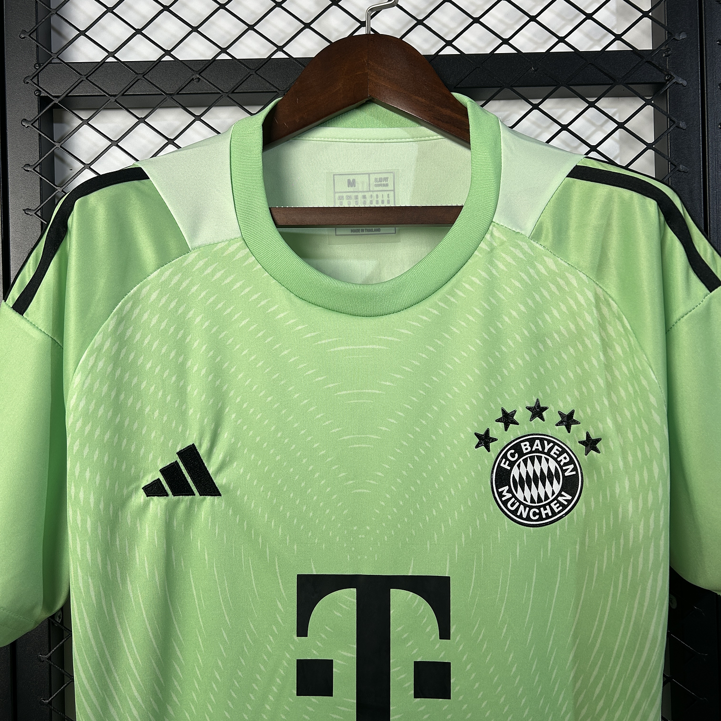 Bayern Munich Equipamento Guarda-Redes 2025/26 4