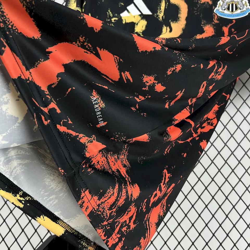 Newcastle Equipamento Pré-Jogo 2025/26 6