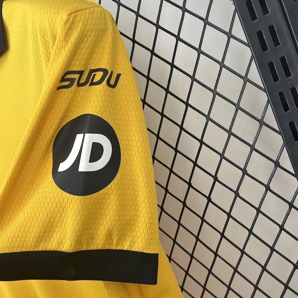 Wolves Equipamento Principal 2025/26 8