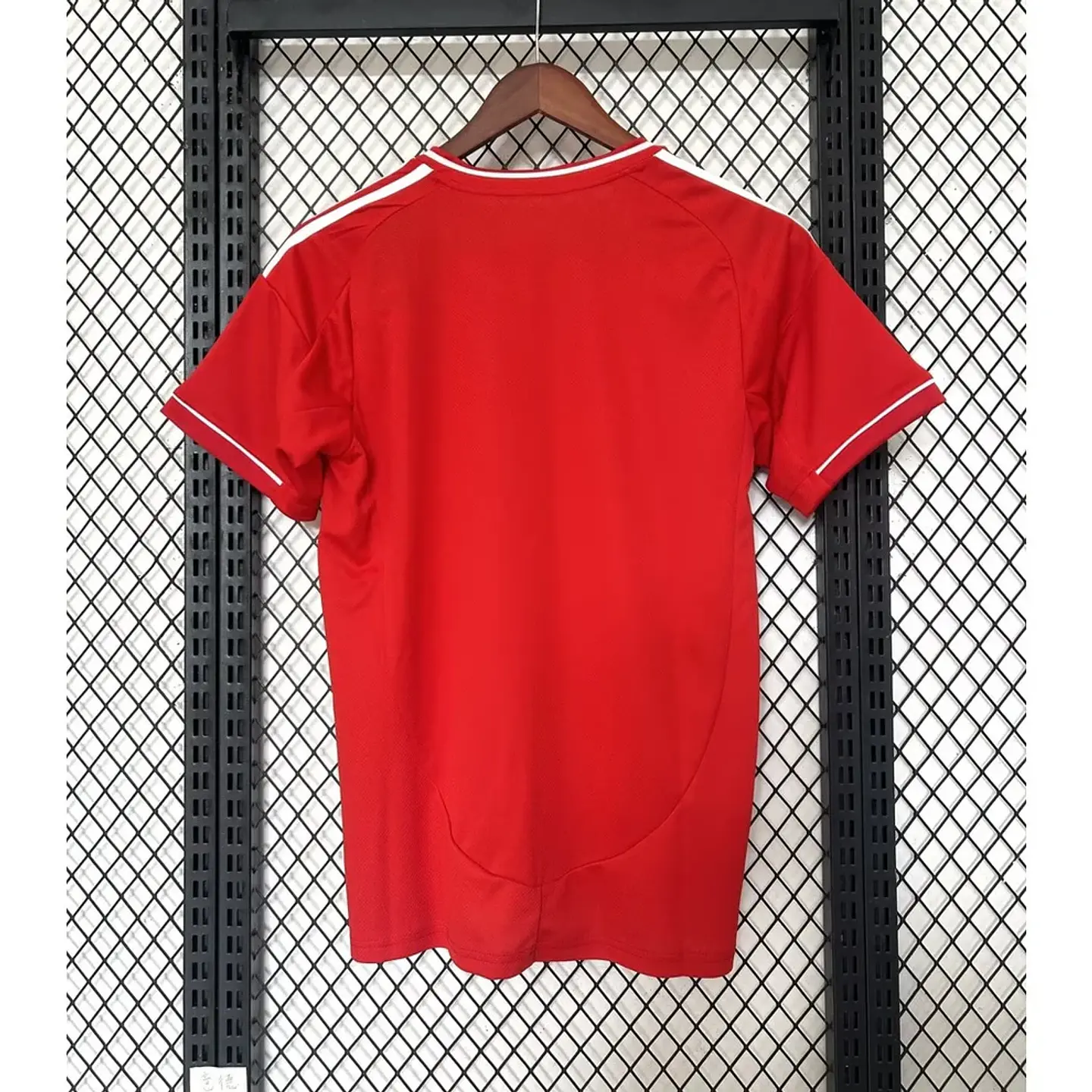 Liverpool Equipamento Principal 2025/26 2