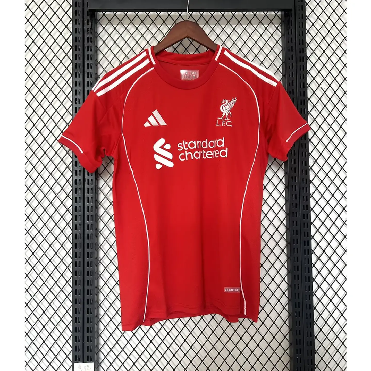 Liverpool Equipamento Principal 2025/26 1