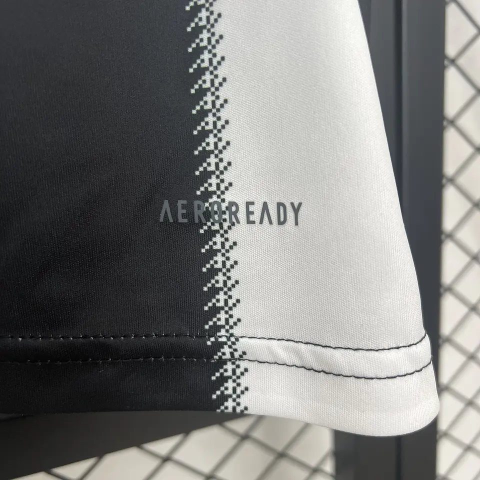 Newcastle Equipamento Principal 2025/26 8