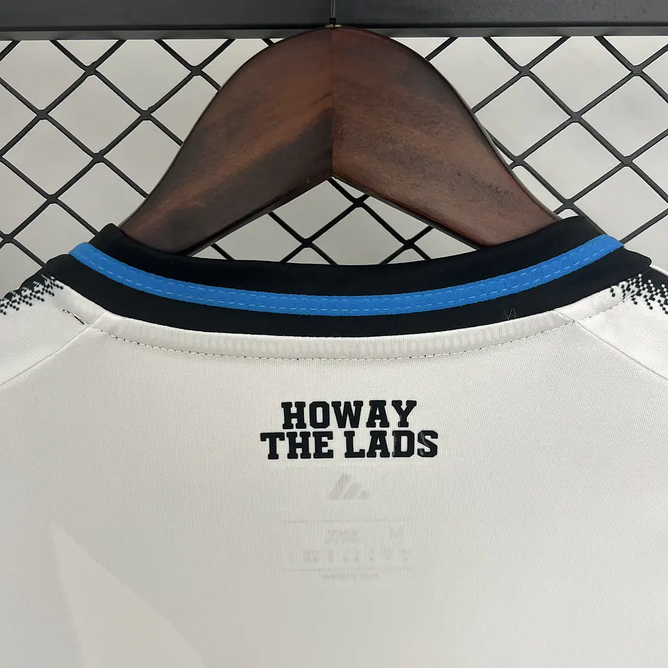 Newcastle Equipamento Principal 2025/26 6