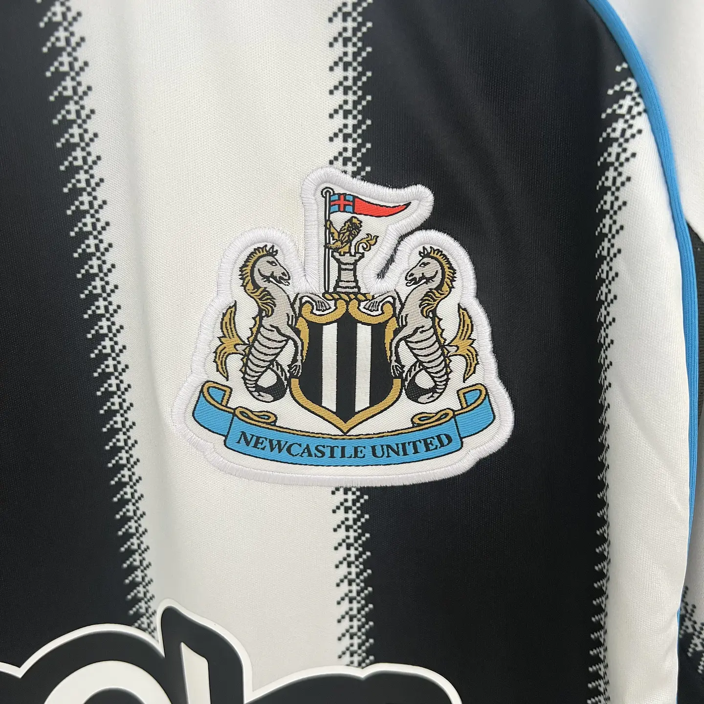 Newcastle Equipamento Principal 2025/26 3