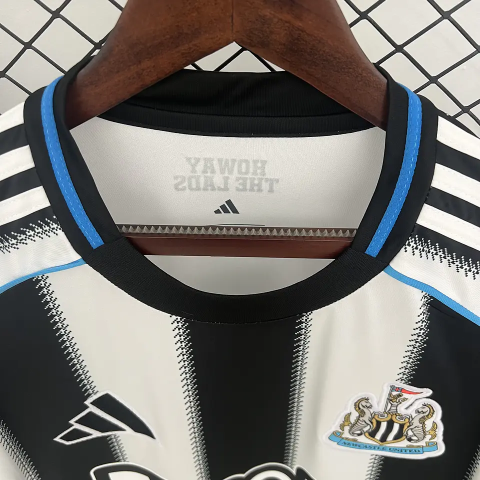 Newcastle Equipamento Principal 2025/26 5