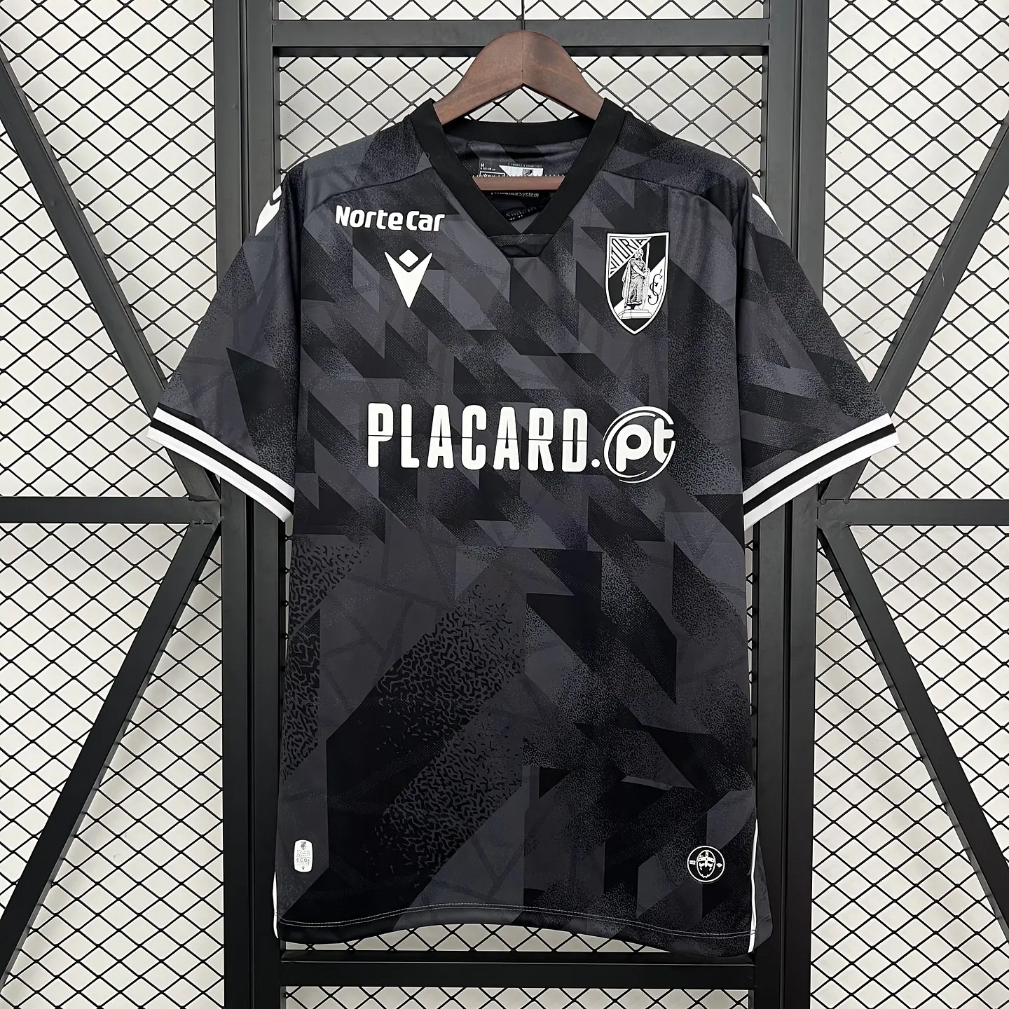 Vitória de Guimarães Equipamento Alternativo 2025/26 1