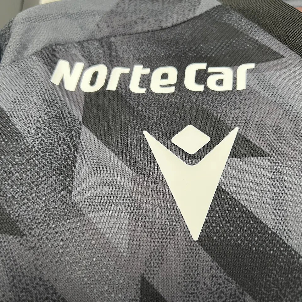 Vitória de Guimarães Equipamento Alternativo 2025/26 4