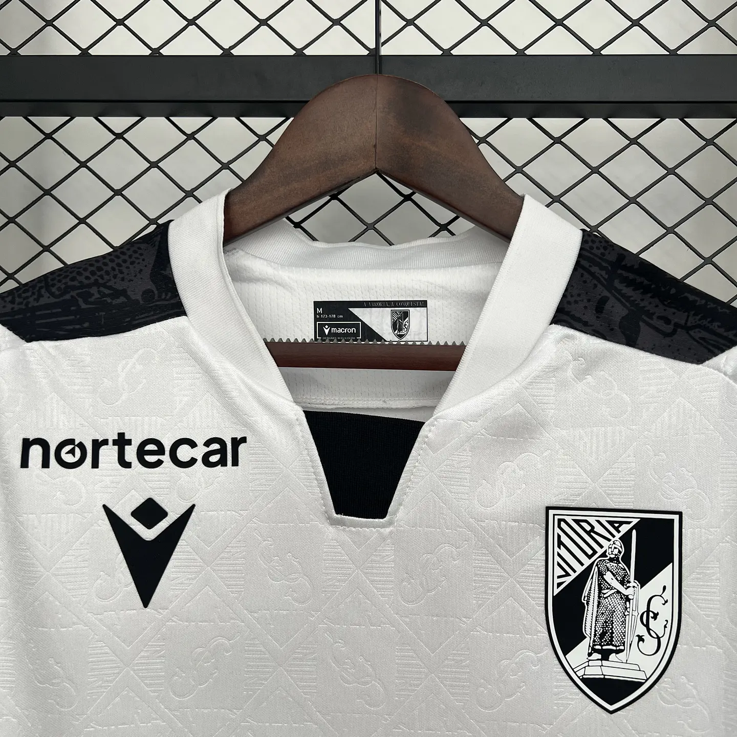 Vitória de Guimarães Equipamento Principal 2025/26 5