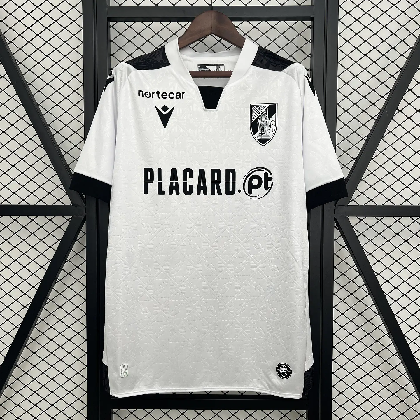 Vitória de Guimarães Equipamento Principal 2025/26 1