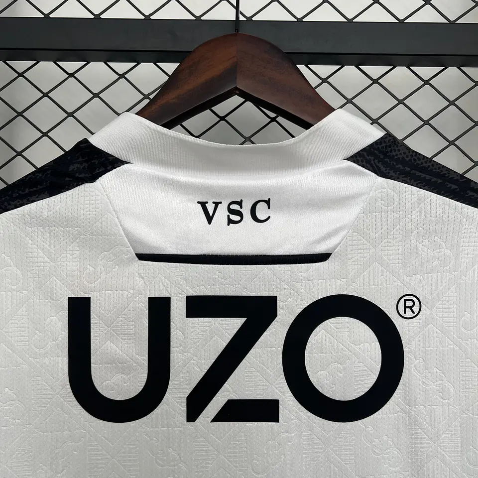 Vitória de Guimarães Equipamento Principal 2025/26 6