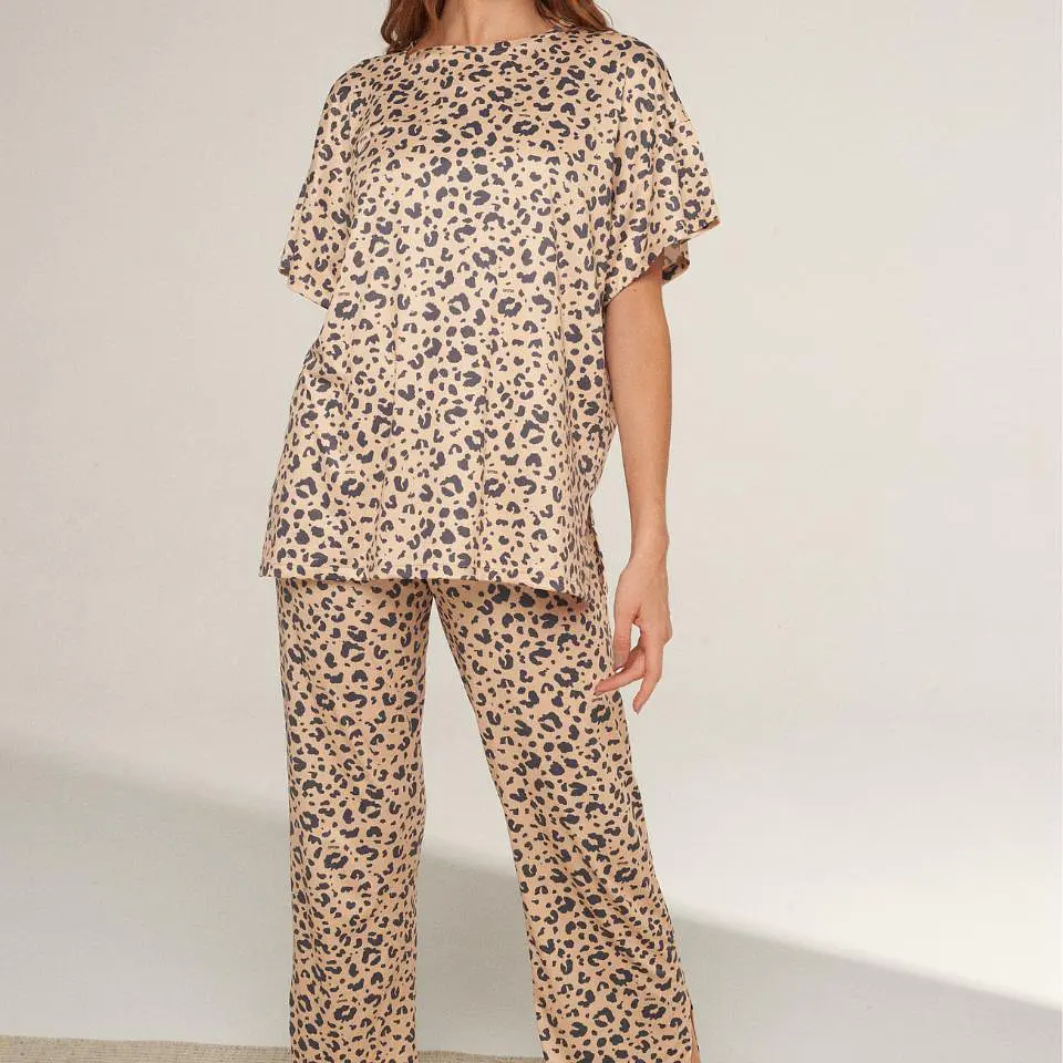 Pijama Emilia Animal Print Polera/Pantalón 1