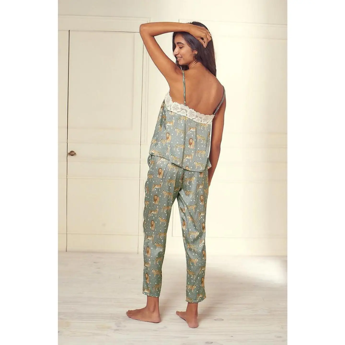 Pijama Tokio Tigres Verdes Top/Pantalón 3