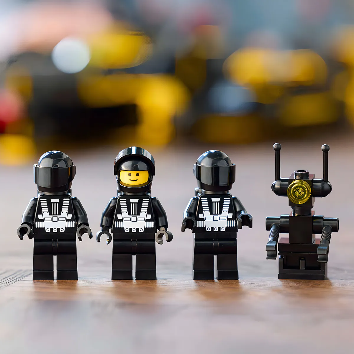 Set De Construcción Lego Icons 10355 Piezas 1151  Minifigura Blacktron 3