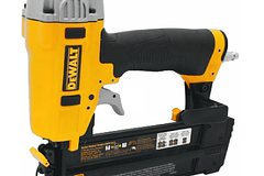 CLAVADORA NEUMATICA DEWALT CAL18 DE 5/8 A 2