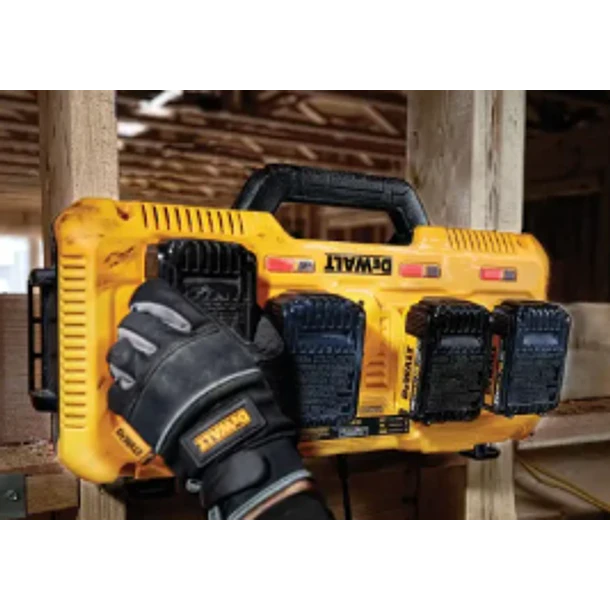 CARGADOR RAPIDO DEWALT 4 PUERTOS 8 AMP DCB104 1