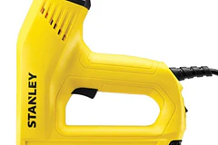 PROMO ENGRAPADORA - CLAVADORA ELECTRICA STANLEY TRE550Z