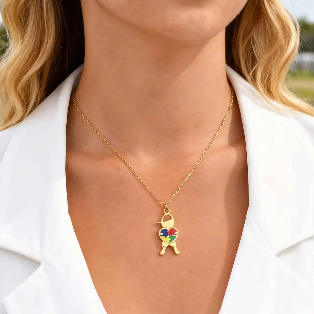 Colar Consciencialização | Menino com Puzzle | Aço Inoxidável Hipoalergênico Dourado 3