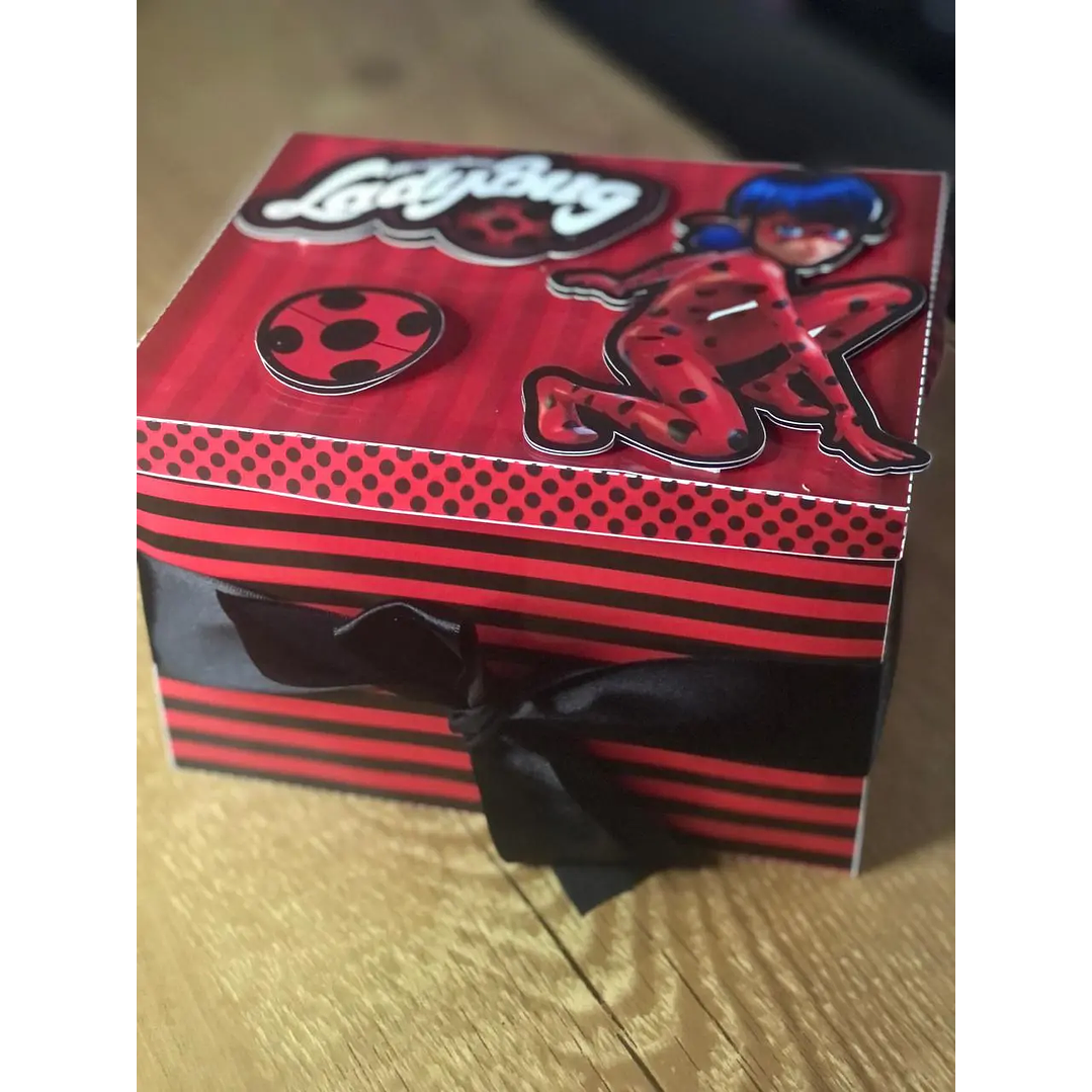 Arquivo de Corte Mini Confeiteiro Lady bug 1