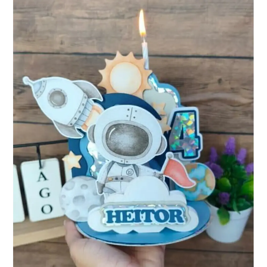 Arquivo de Corte Topo de Bolo Cenário Astronauta Vela | Studio 1