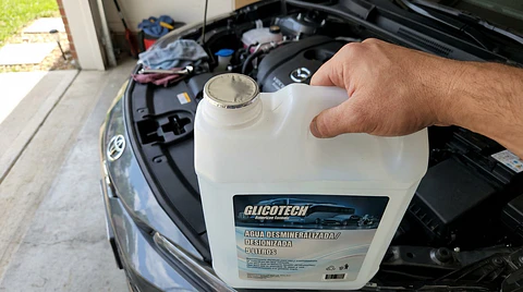 Agua Desmineralizada 5 Litros – Uso Automotriz, Radiador y Batería (Alta Pureza)