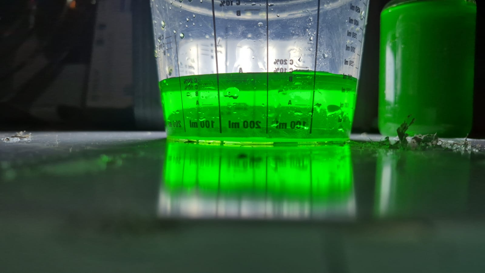 No todo lo verde es anticongelante: El peligro de los líquidos colorantes
