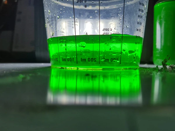 No todo lo verde es anticongelante: El peligro de los líquidos colorantes