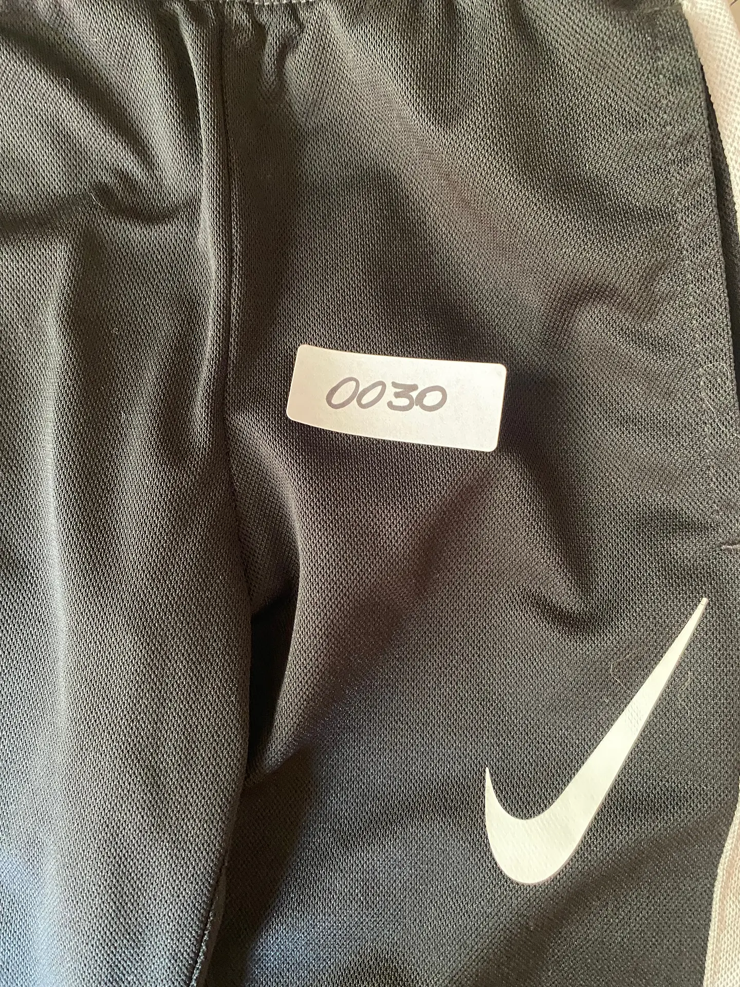 Pantalón Buzo Nike Dri-FIT Niño – Negro / Franjas Blancas / Talla S (4-5 años) 12