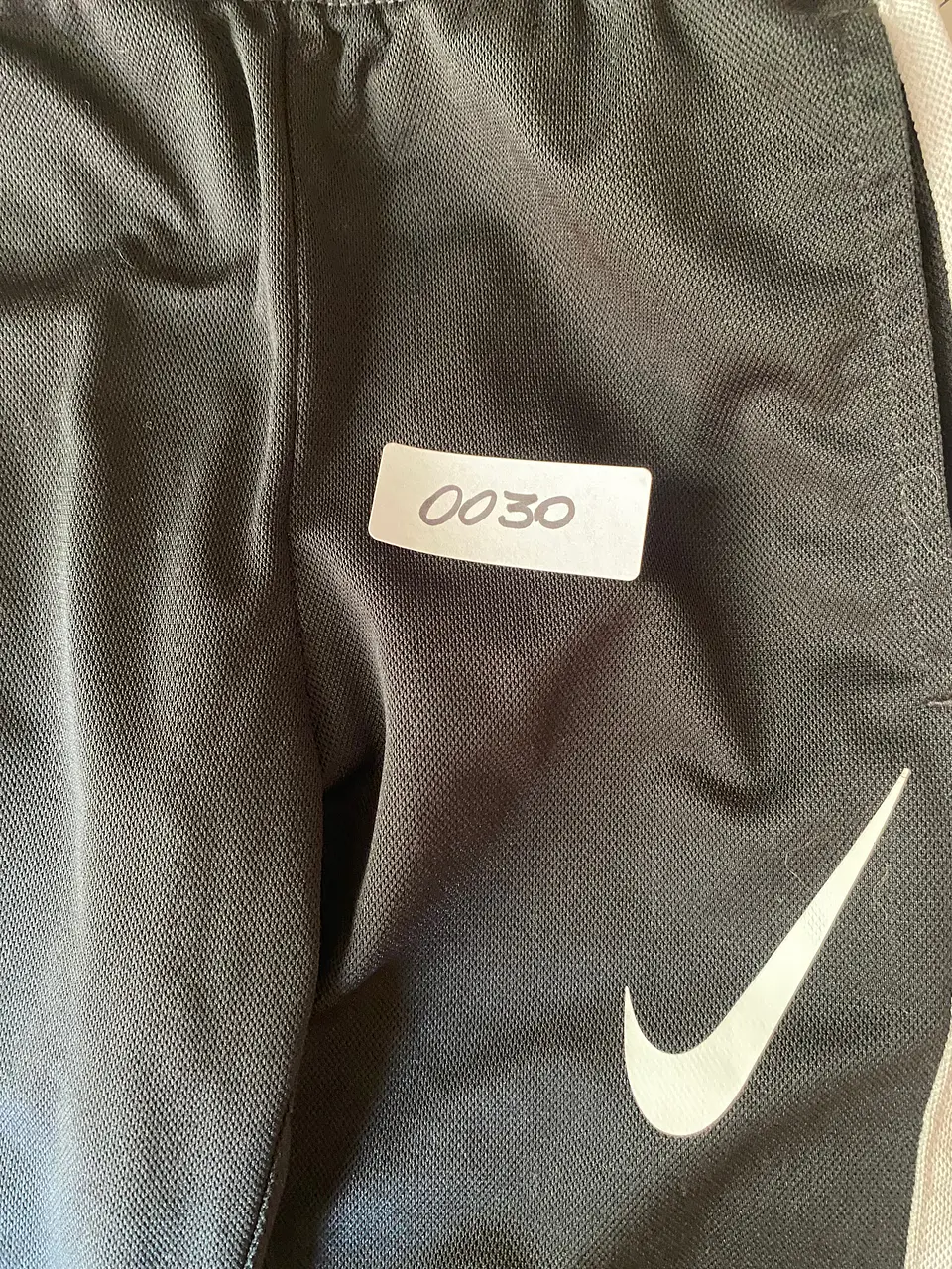 Pantalón Buzo Nike Dri-FIT Niño – Negro / Franjas Blancas / Talla S (4-5 años) 12