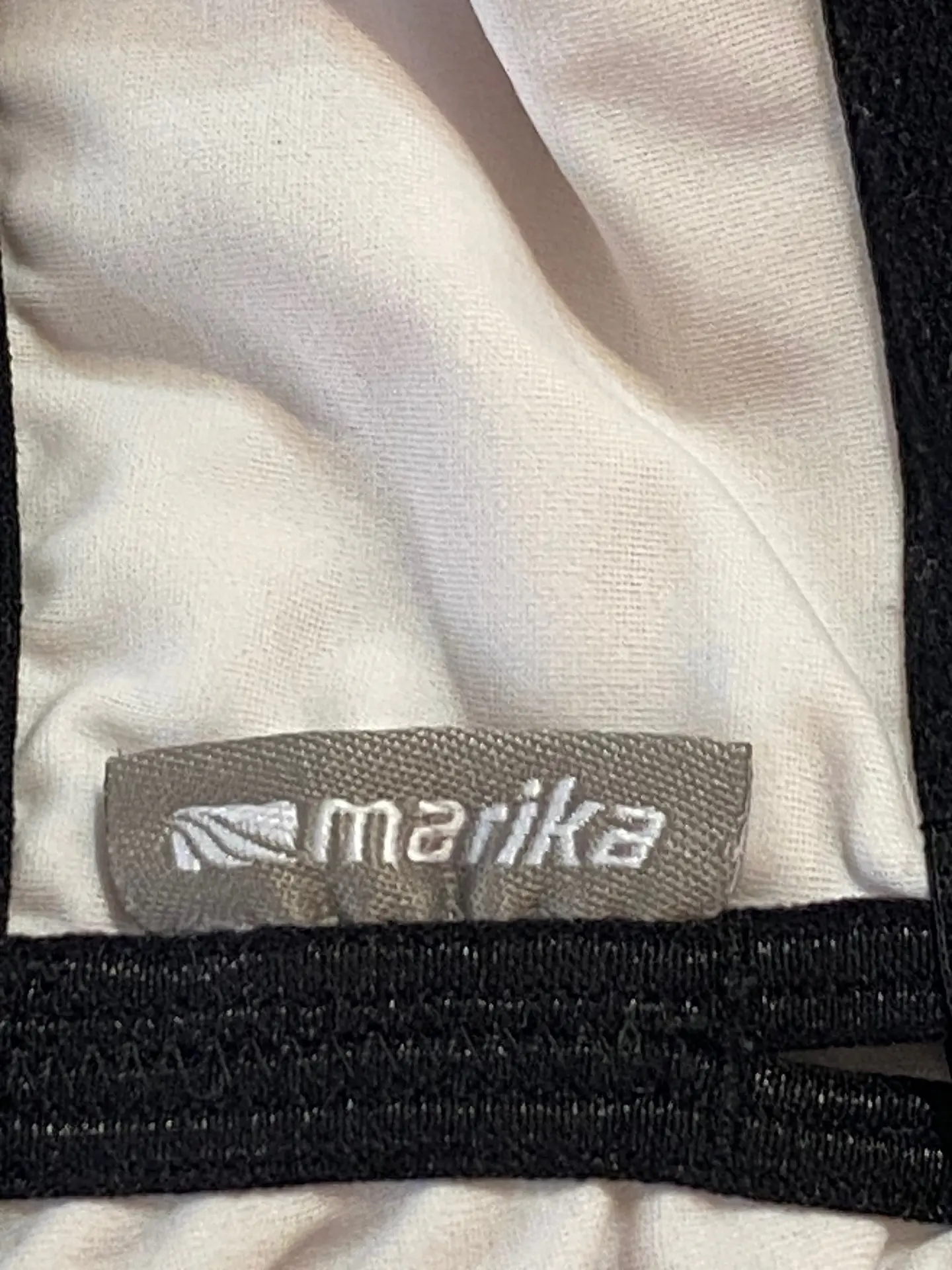 Peto Deportivo Marika con Tecnología Coolmax – Blanco y Negro (Talla M) 6