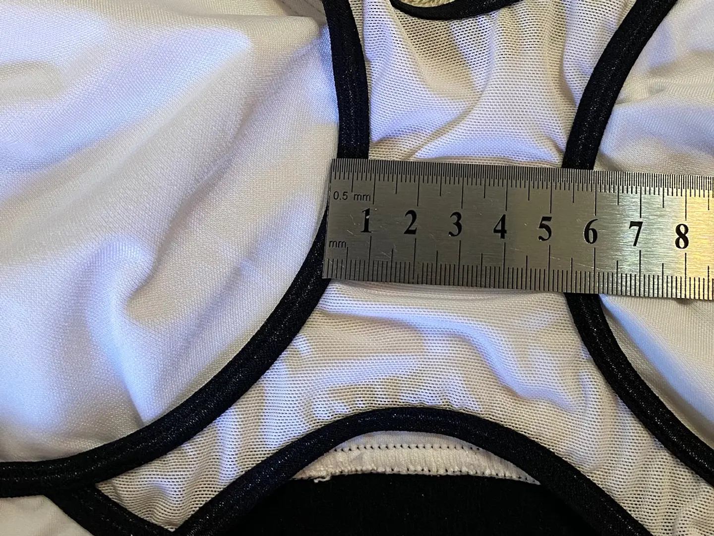 Peto Deportivo Marika con Tecnología Coolmax – Blanco y Negro (Talla M) 14